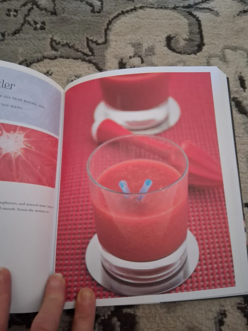 100 Best Smoothies & Juices Cookbook - Pink Cover
